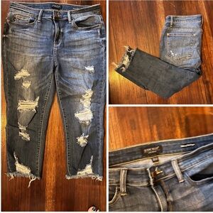 Judy Blue- Skinny Fit Capri Size 13/31 Distressed